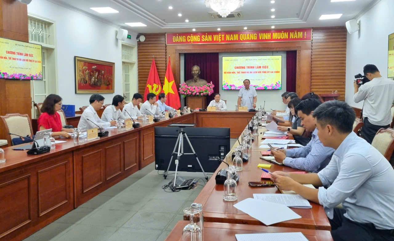 Quang cảnh buổi làm việc