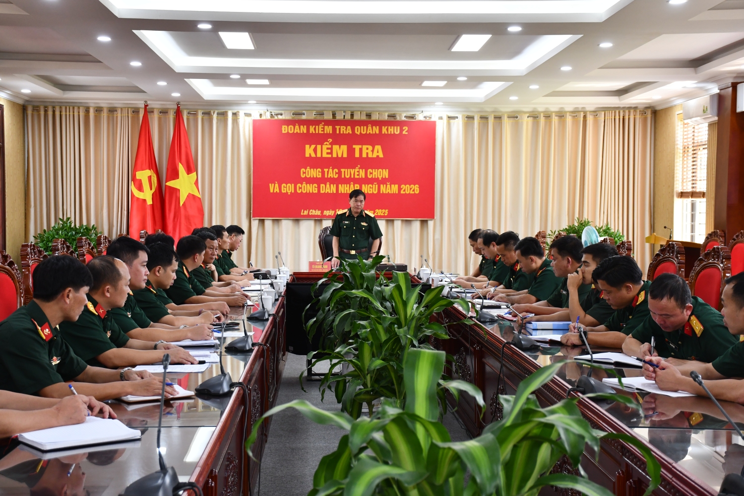 Quang cảnh buổi làm việc tại Bộ Chỉ huy Quân sự tỉnh