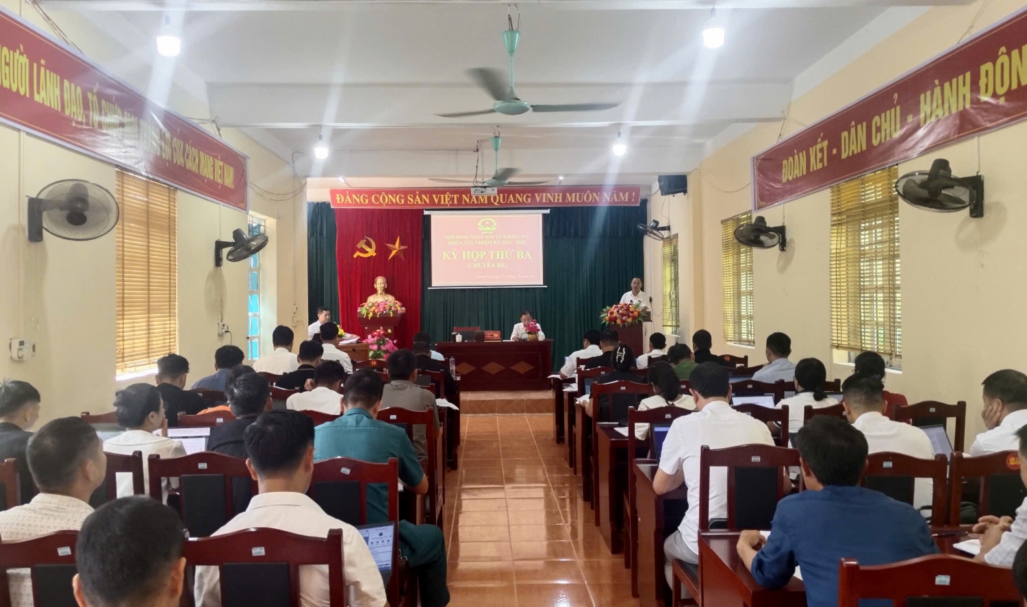 Quang cảnh Kỳ họp