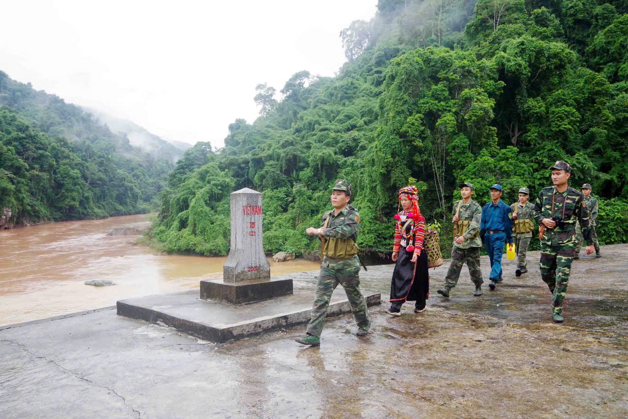 Bộ đội Biên phòng phối hợp với các lực lượng thực hiện tuần tra biên giới