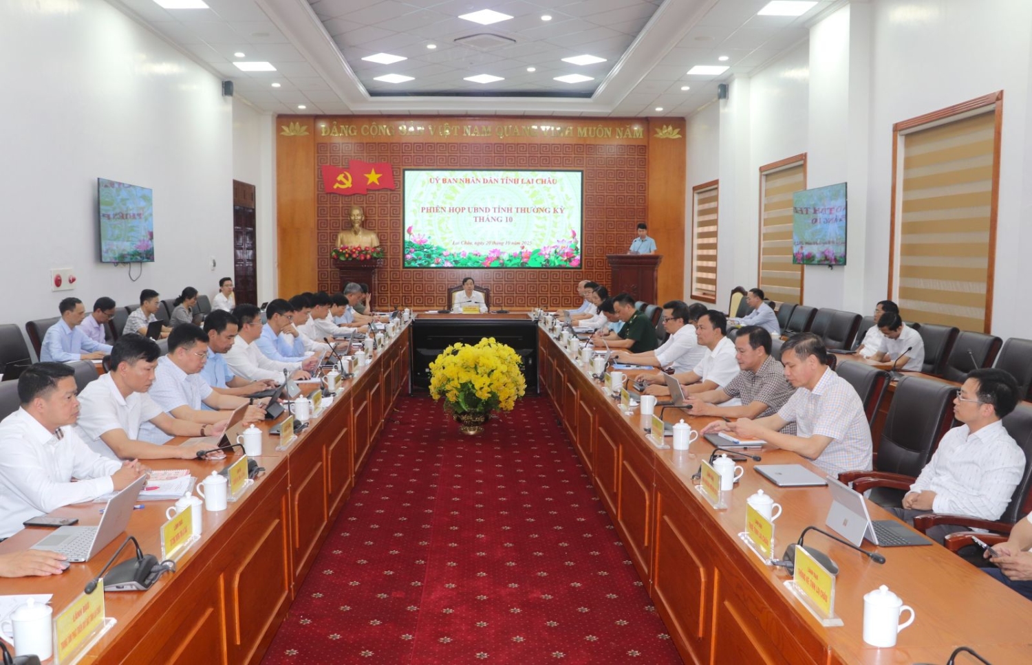 Quang cảnh Phiên họp